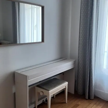 Вилла Charme Et Confort Au Coeur De Мезон-Лафит